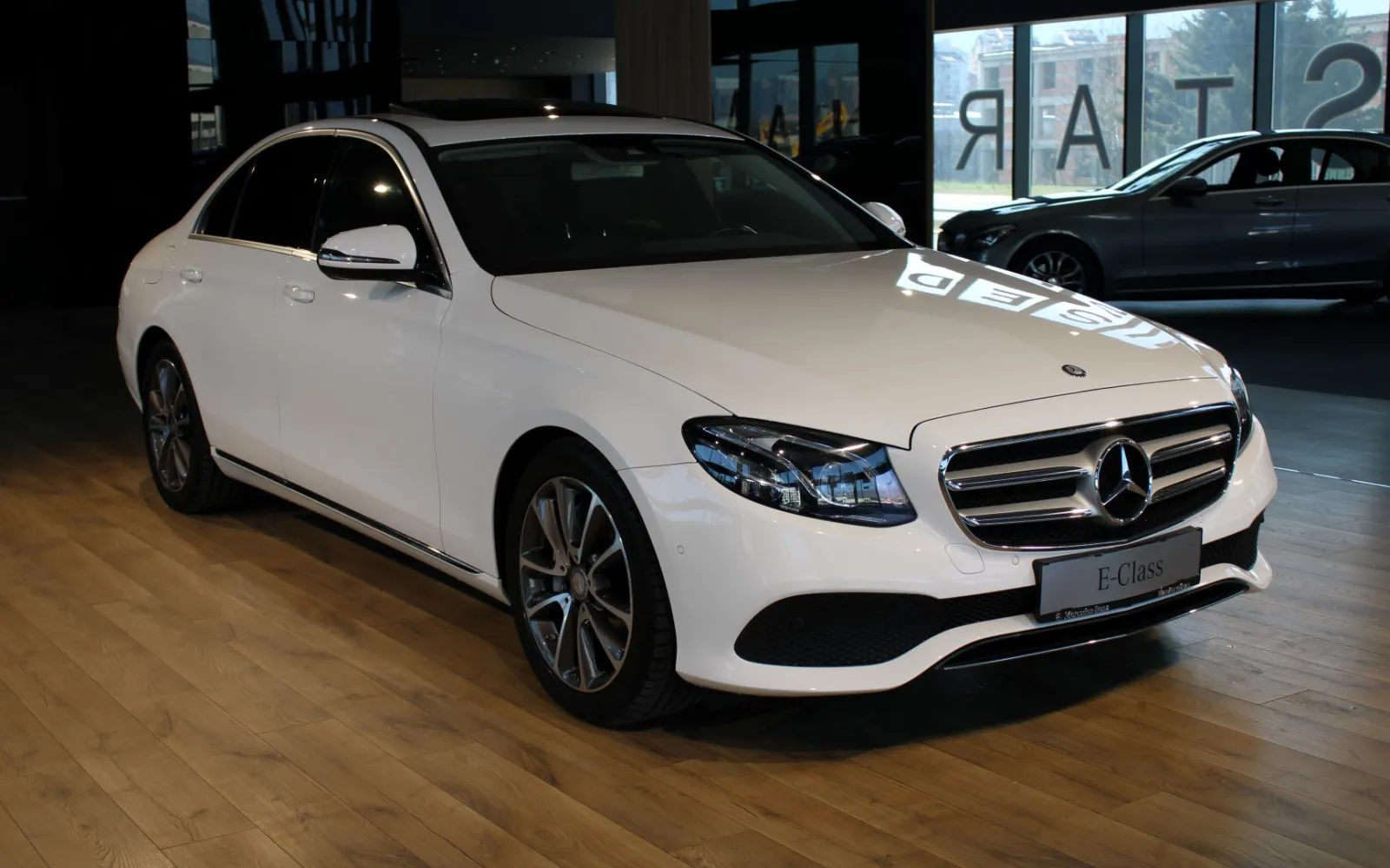 E 350d, 1 од 4