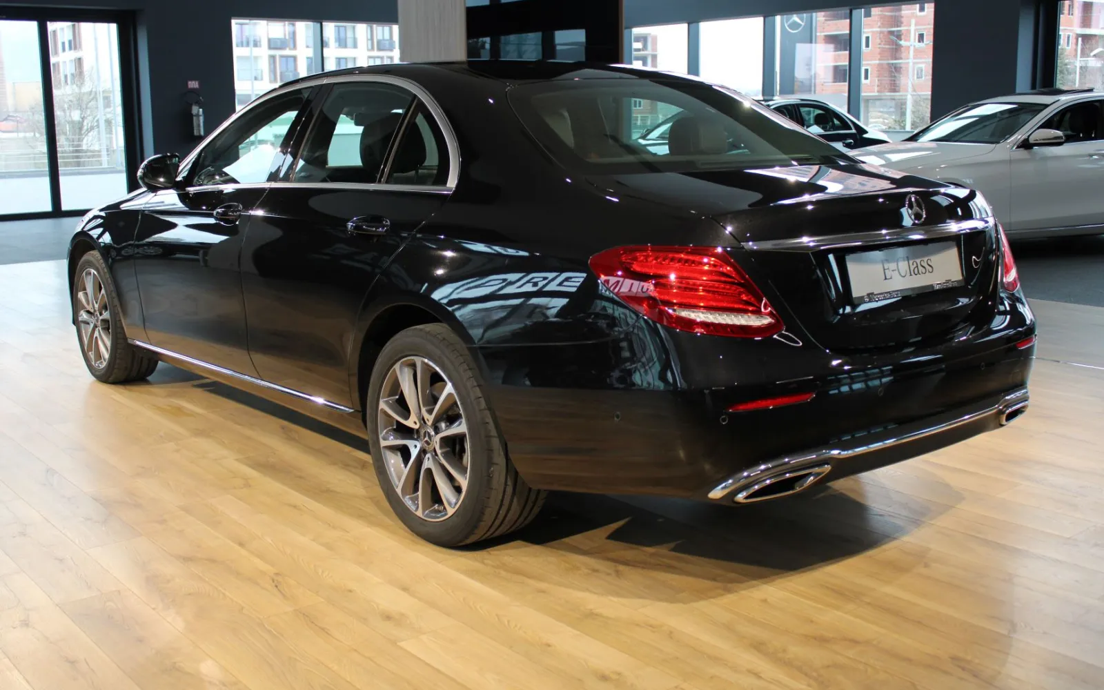 E 350d, 2 од 4