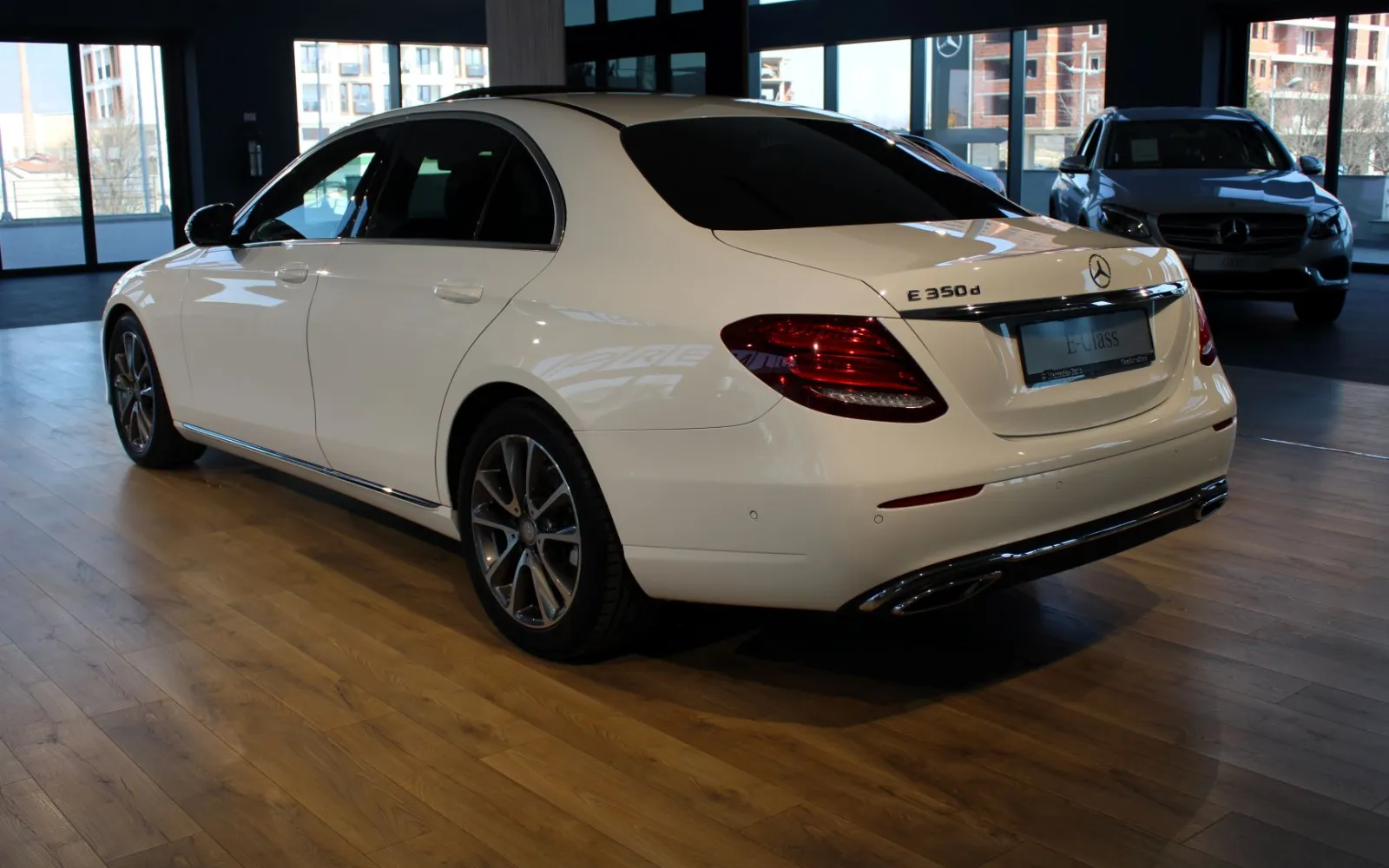 E 350d, 2 од 4