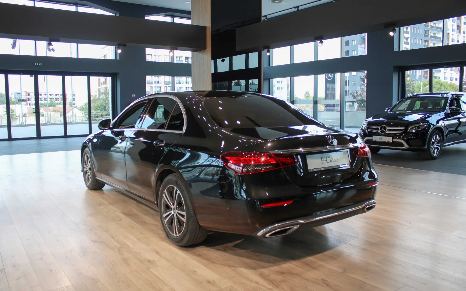 E 200 D, 2 од 4