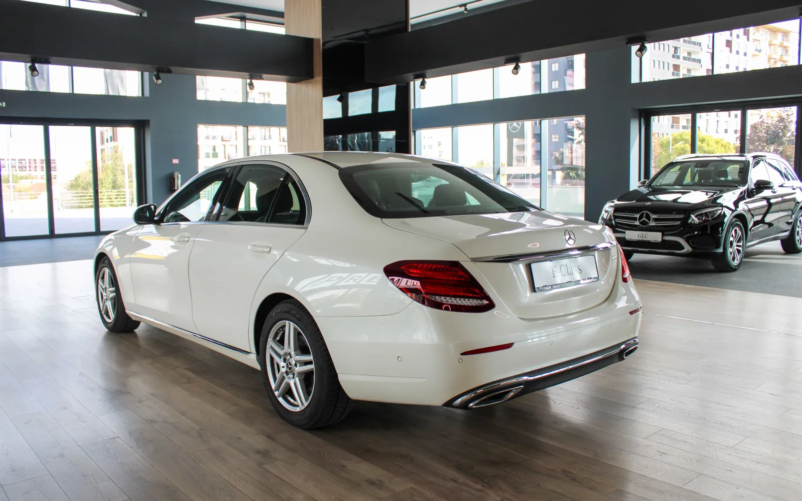 E 220 D, 2 од 4