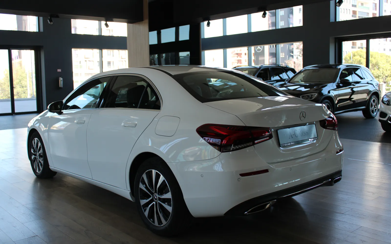 A 180 D, 2 од 4
