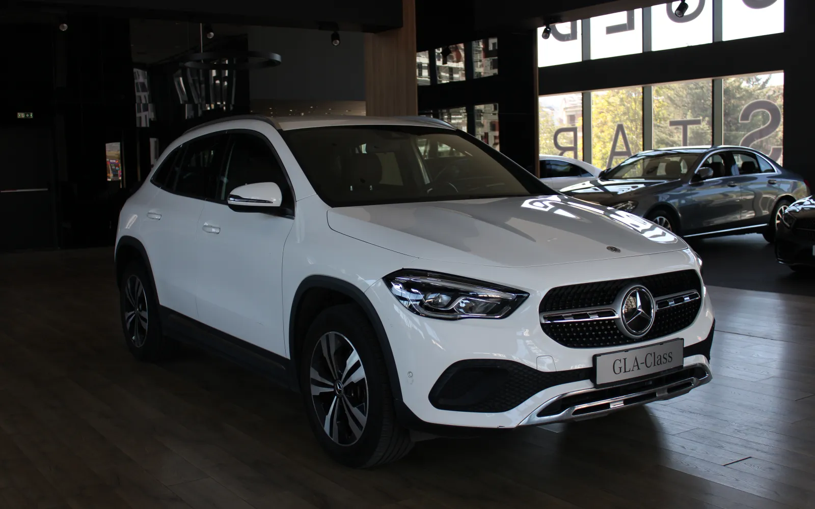 GLA 180, 1 од 4