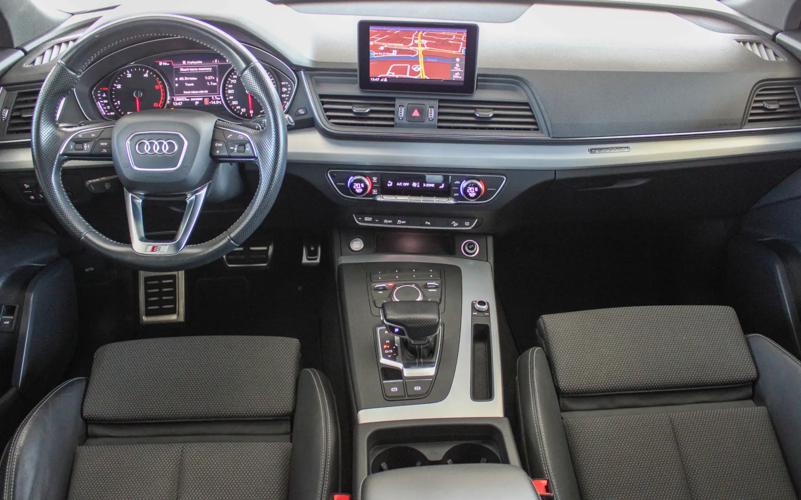 Audi Q5 40 TDI, 3 од 4